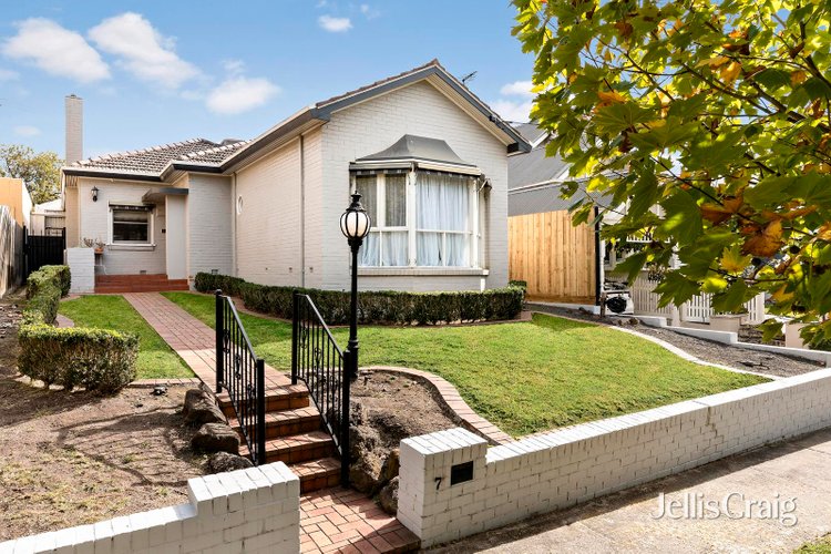 7 Carnarvon Road Essendon 3040