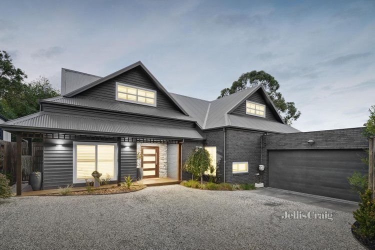 7 Crest Street Greensborough 3088