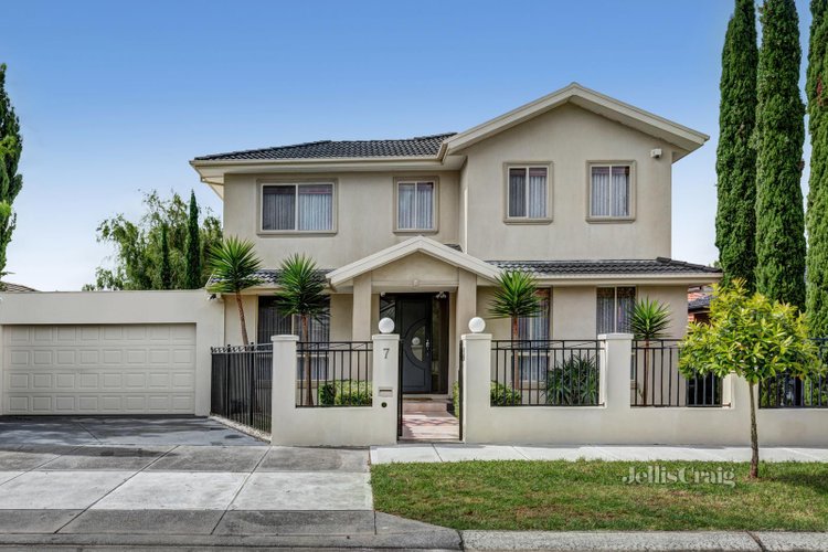 7 Duckmanton Court Bentleigh East 3165