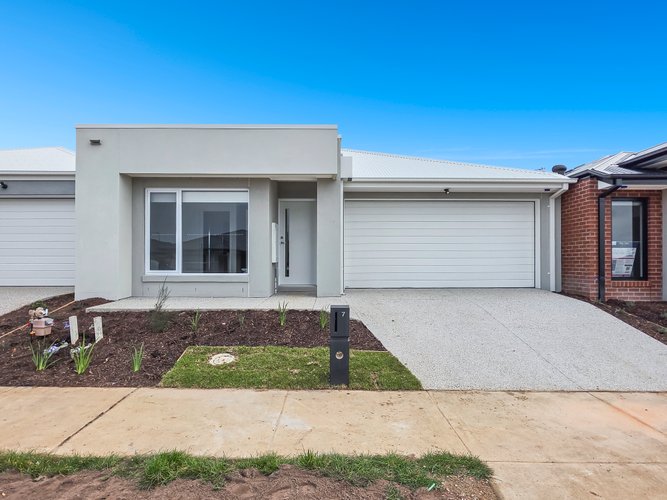 7 Galanthus Street Charlemont 3217