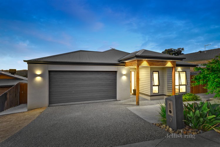 7 Glen View Close Diamond Creek 3089