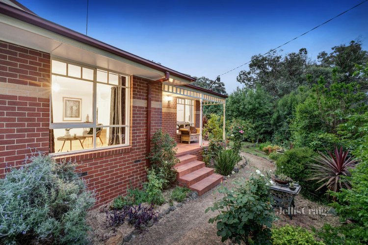 7 Howell Court Research 3095