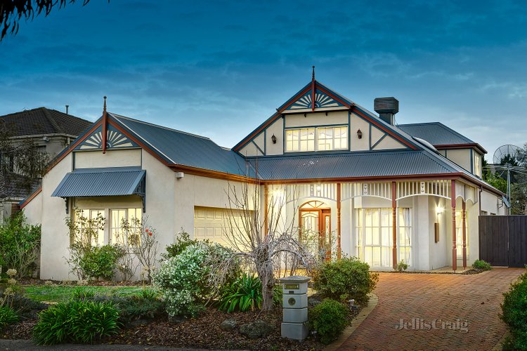 7 Huntingtower Crescent Mount Waverley 3149