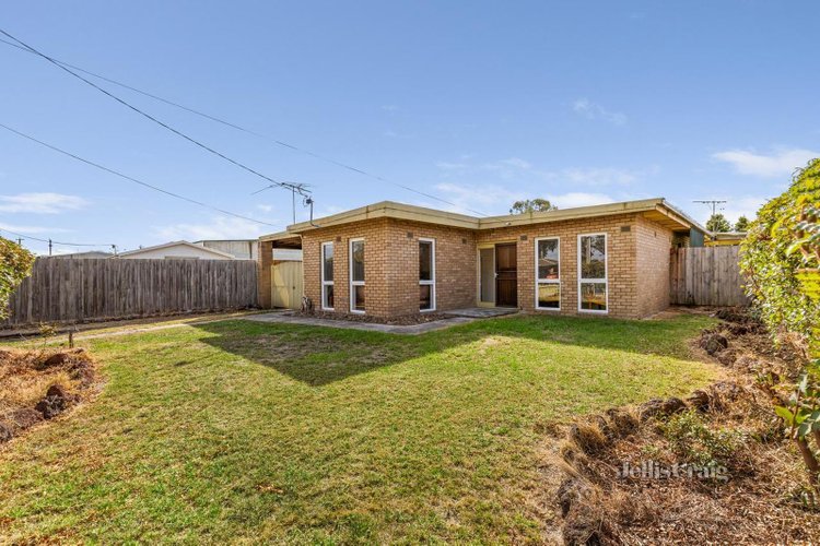 7 Loch Street Cranbourne 3977