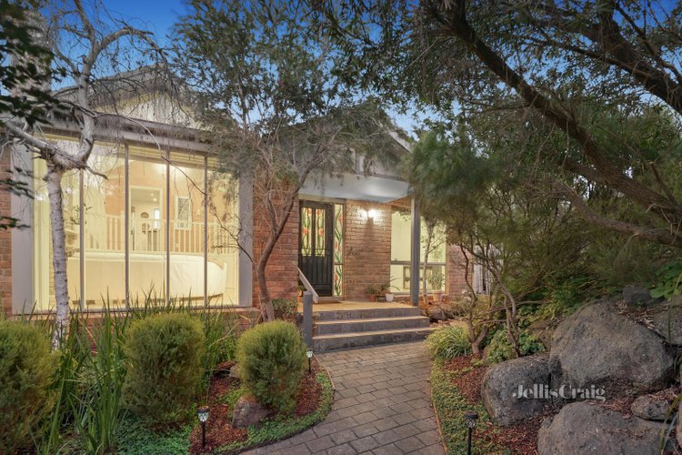 7 Lyons Rise Eltham 3095