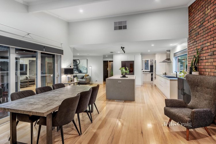 7 Outlook Crescent Briar Hill 3088