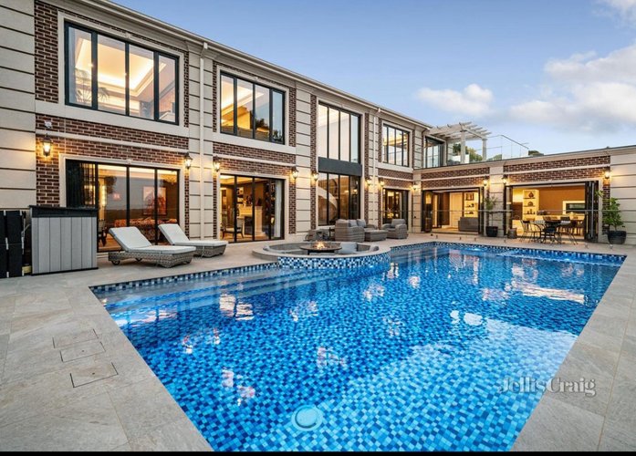 7 Pleasant View Crescent Wheelers Hill 3150