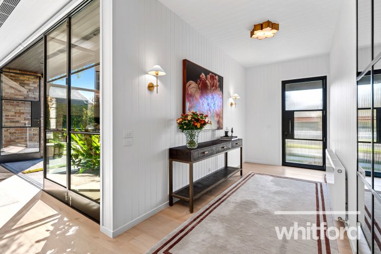 7 Queens Road, Newtown