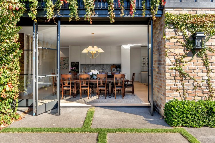 7 Queens Road, Newtown