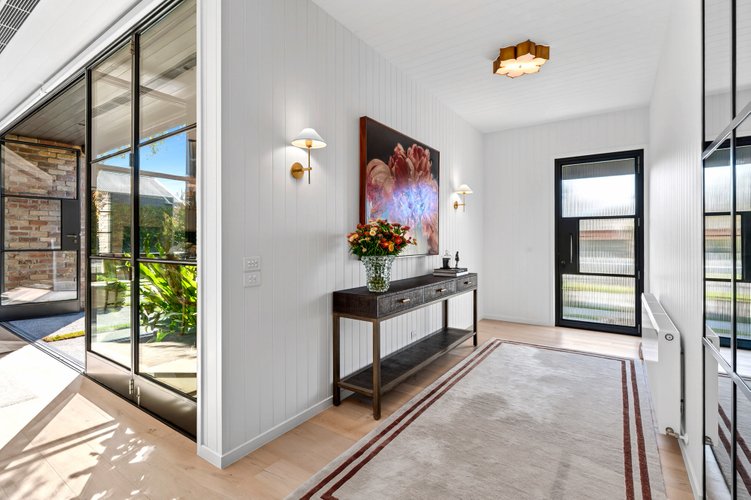 7 Queens Road, Newtown