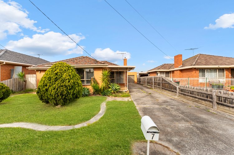 7 Riviera Road Avondale Heights 3034