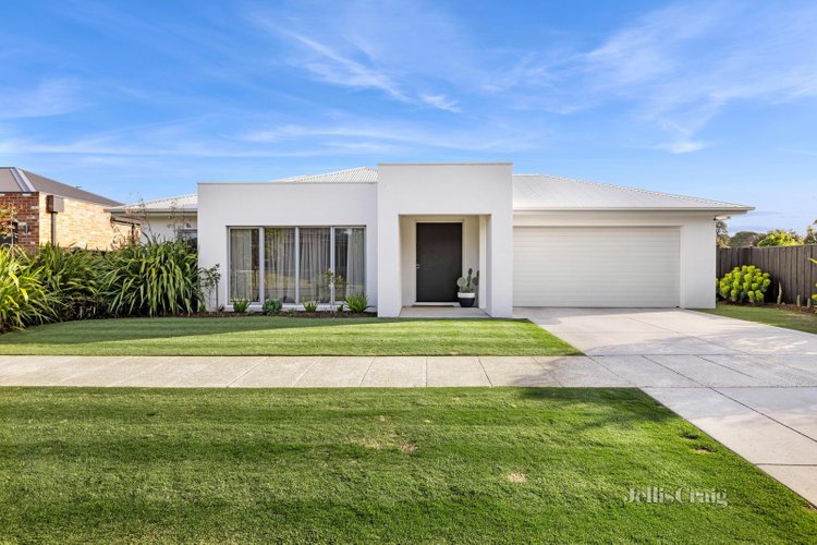 7 Waterway Drive Alfredton 3350