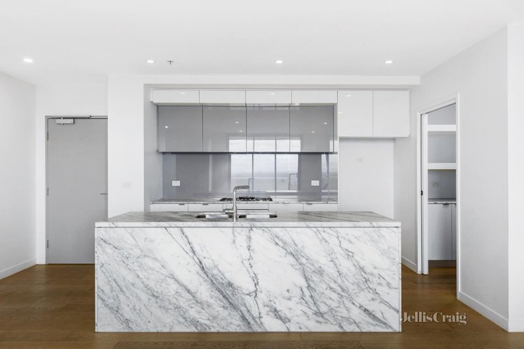 702 5 Sovereign Point Court Doncaster 3108