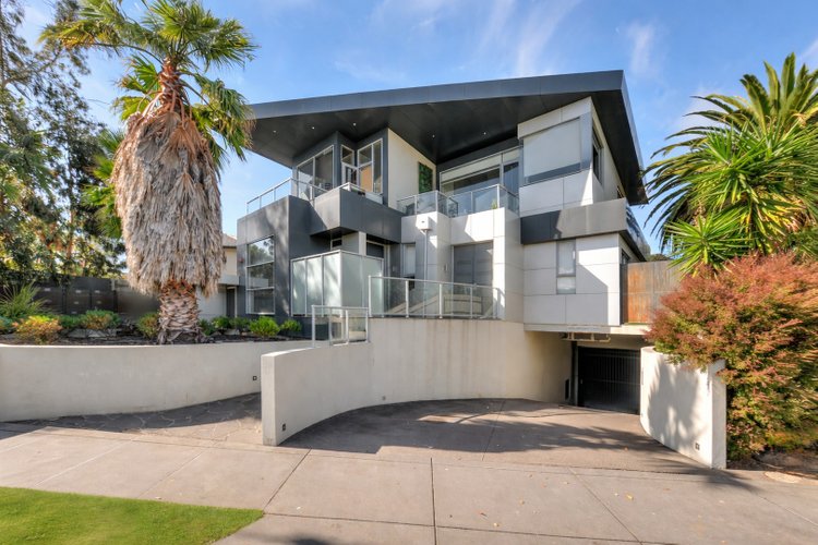 7/10 Warrigal Road Parkdale 3195