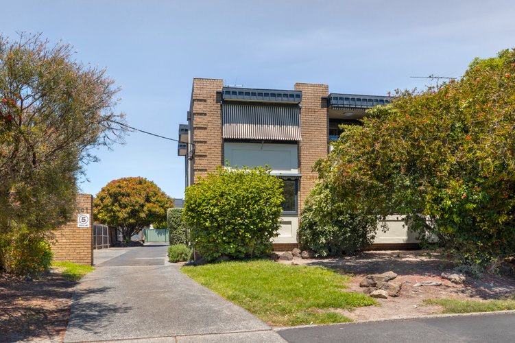 7/101 Glass Street  Essendon 3040