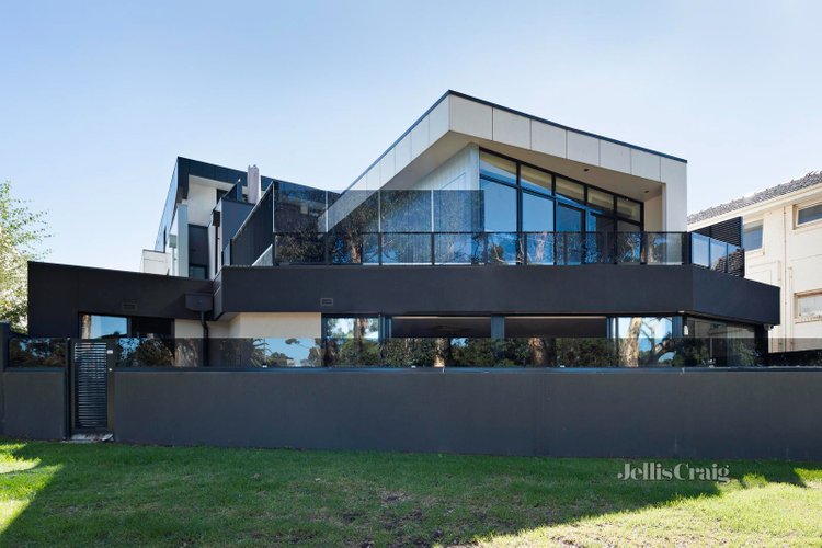7 139 Woodland Street Essendon 3040