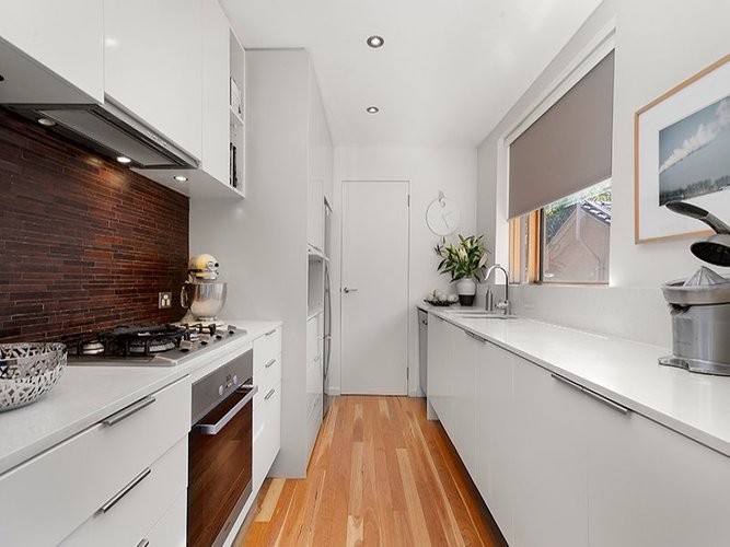 7 17 Broadway  Elwood 3184