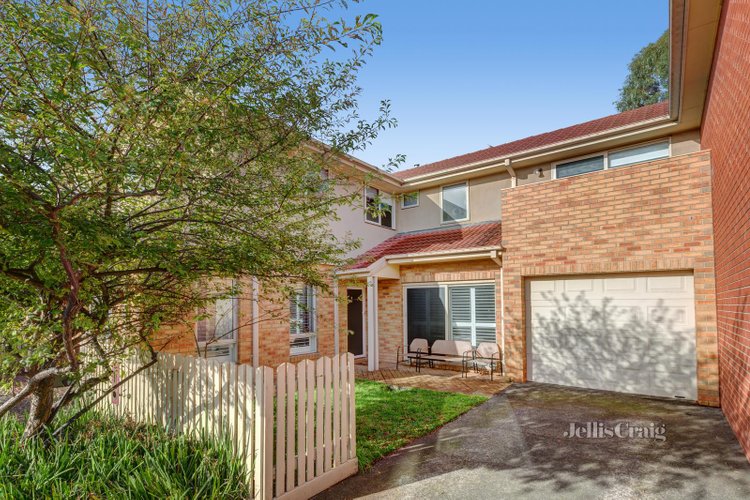 7 2 Mckelvie Court Glen Waverley 3150