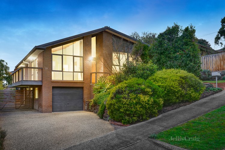 72 Pinehills Drive Greensborough 3088