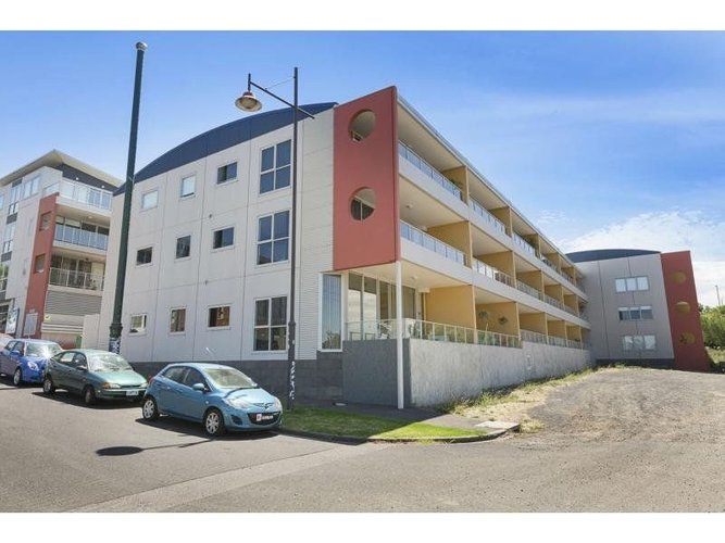 7 2 Saltriver Place Footscray 3011