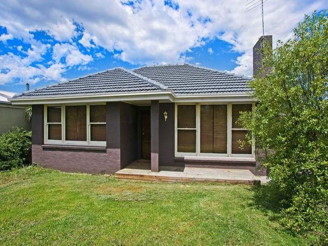 73 Cambra Road, Belmont