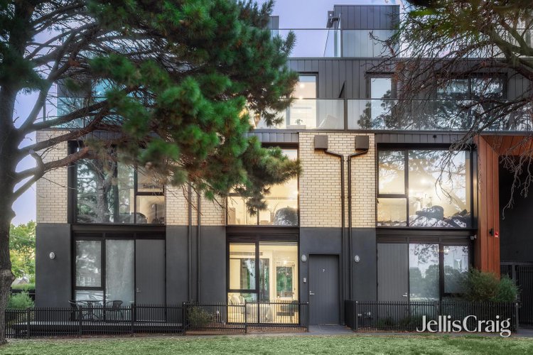 7 343 Williamstown Road Port Melbourne 3207