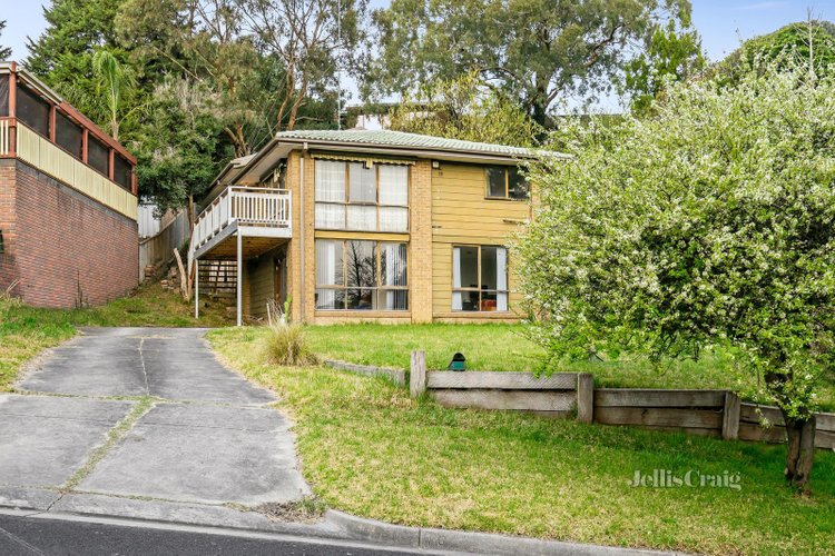 74 Corowa Crescent Greensborough 3088