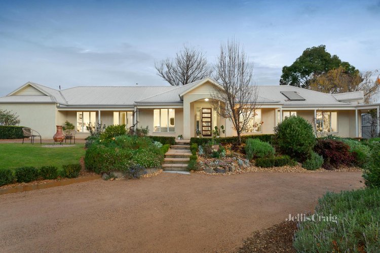 74 Meander Road Hurstbridge 3099