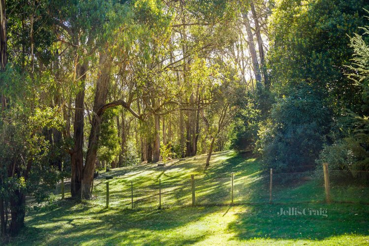 76 Ellandee Crescent Macedon 3440