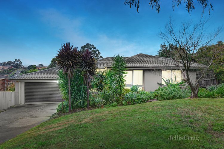 76 Larnoo Drive Doncaster East 3109