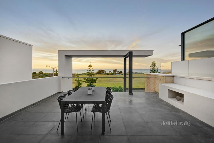 76 Marine Parade Elwood 3184