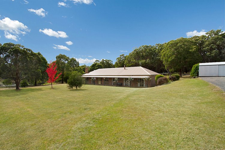 77 Hoburd Drive Woodend 3442