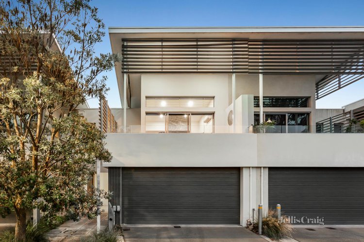 8 Abrahams Drive Mentone 3194
