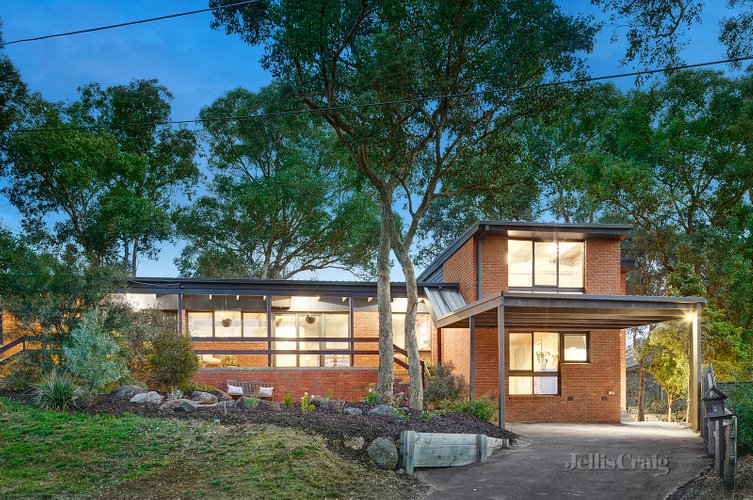 8 Ancona Court Eltham 3095