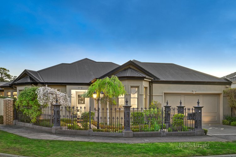 8 Augustus Rise Templestowe 3106