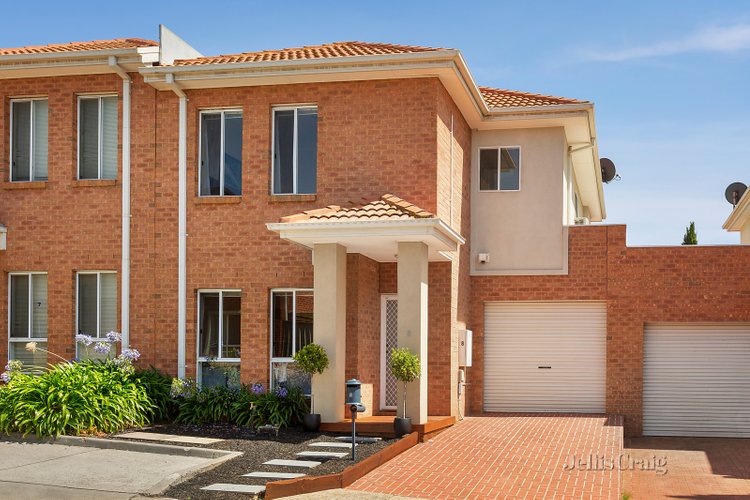 8 Balerno Circle Gowanbrae 3043