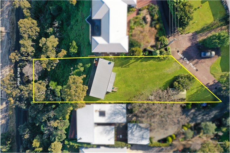 8 Beach Road, Metung