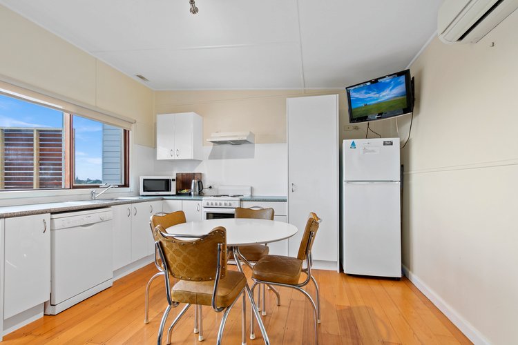 8 Beach Road, Metung