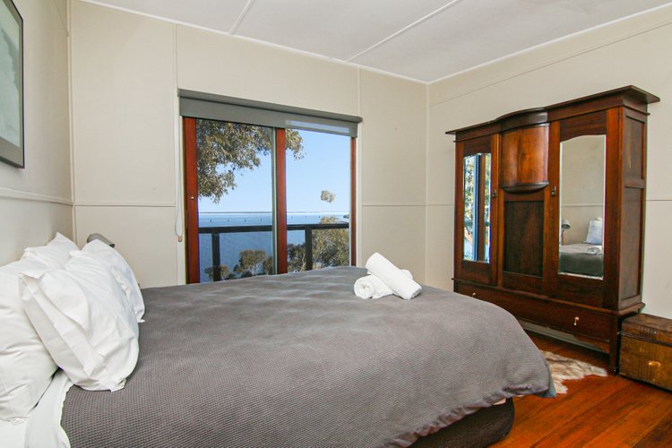 8 Beach Road, Metung