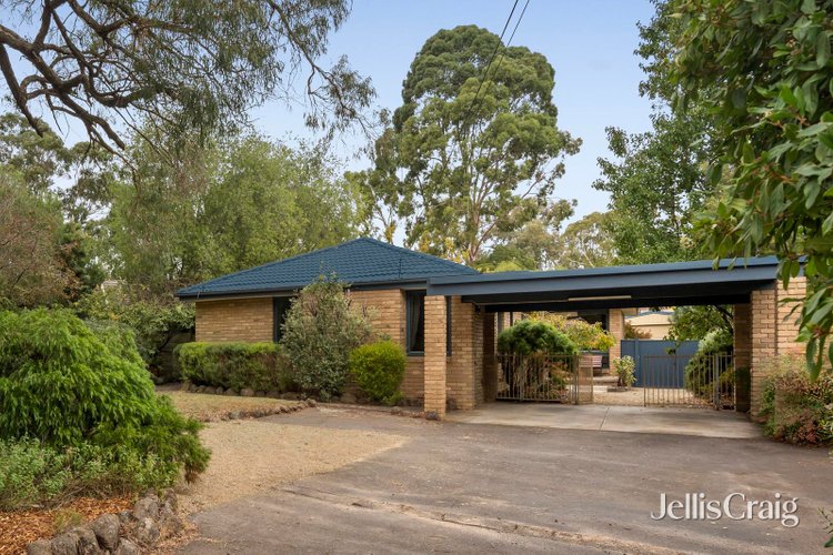 8 Blenheim Street Heathmont 3135