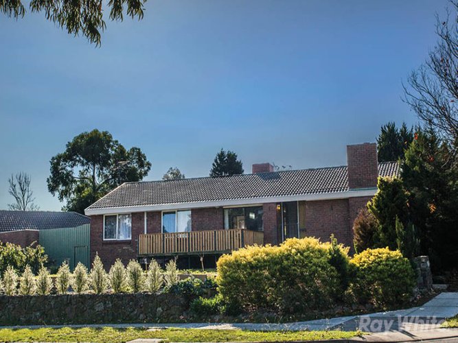 8 Bridgewater Way Rowville 3178