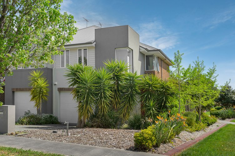 8 Burbidge Close Burwood 3125