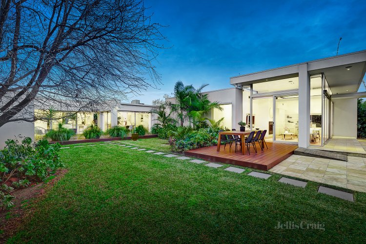 8 Cadby Court Caulfield 3162