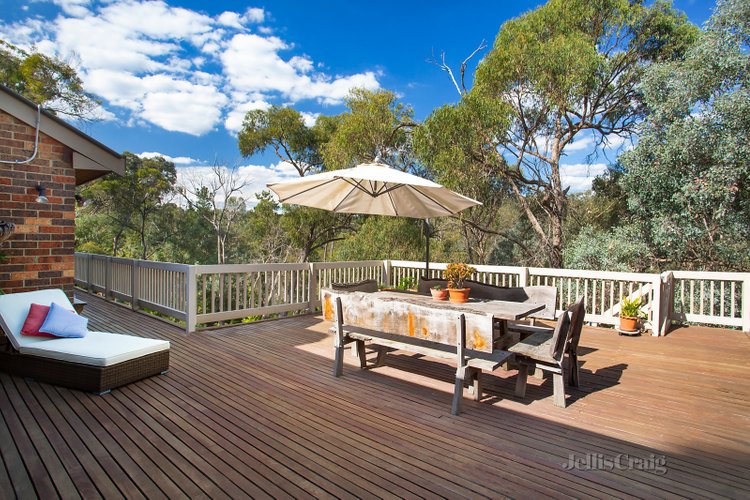 8 Caloola Drive North Warrandyte 3113