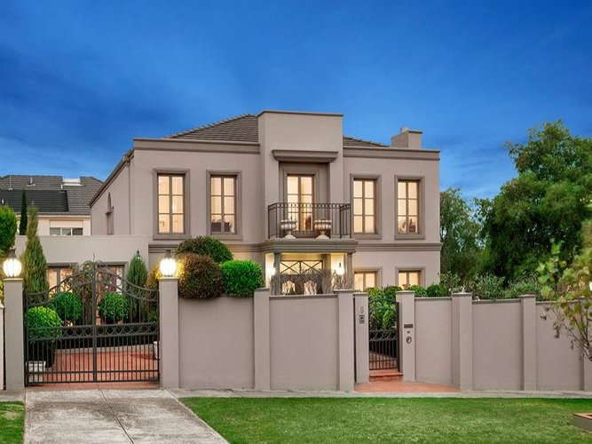 8 Carnarvon Road Strathmore 3041