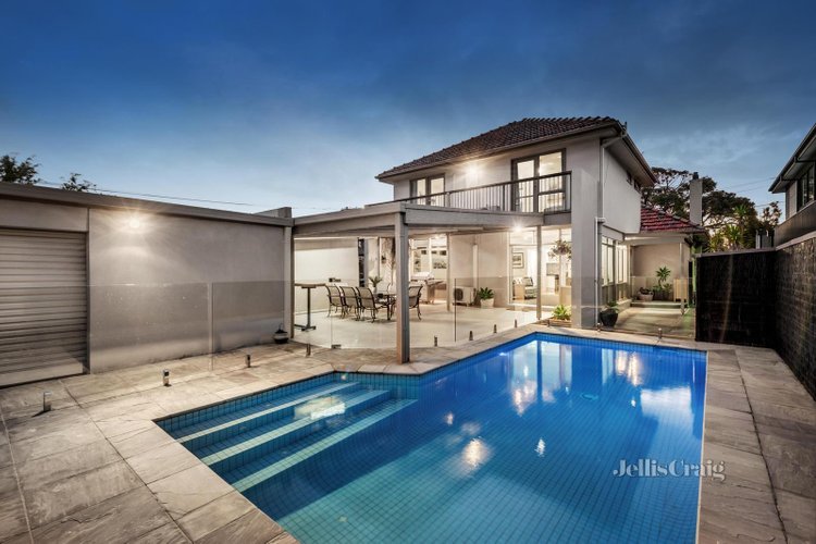 8 Clapperton Street Bentleigh 3204