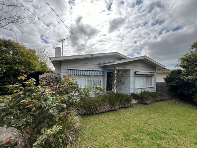 8 Clarke Avenue Belmont 3216