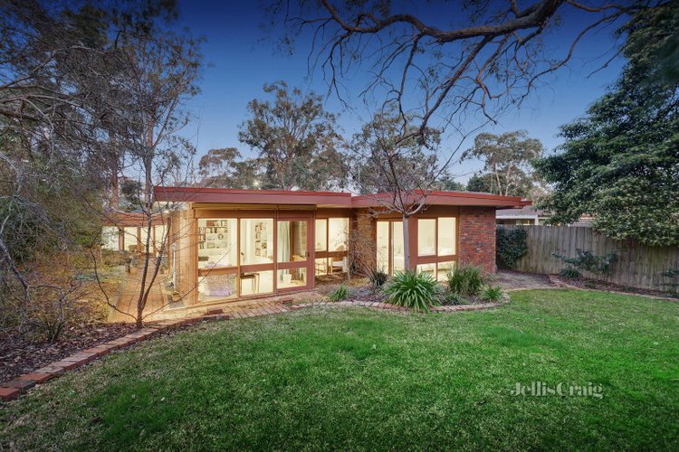 8 Cleland Street Ringwood East 3135