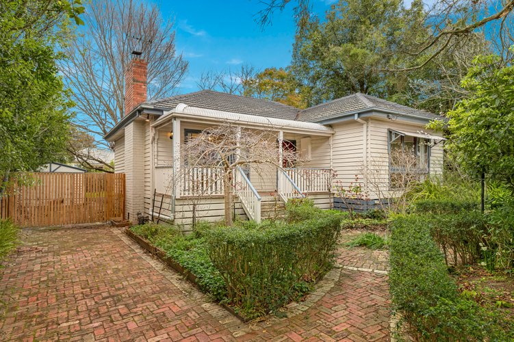 8 Closter Avenue  Nunawading 3131