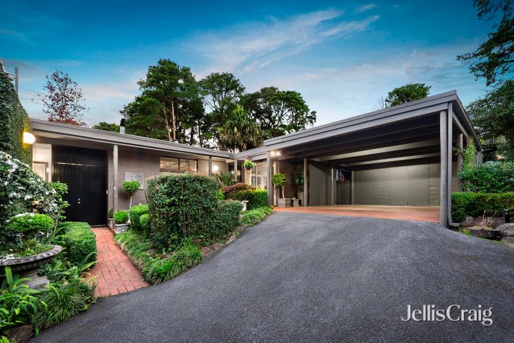 8 Conway Avenue Donvale 3111